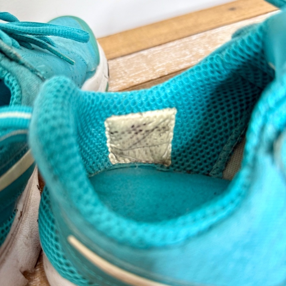Nike Turquoise Running Shoes with White Swoosh Size 6 Women’s - Picture 14 of 16